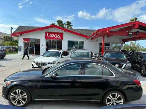 Used 2018 Mercedes-Benz C 300 4MATIC Sedan image 2