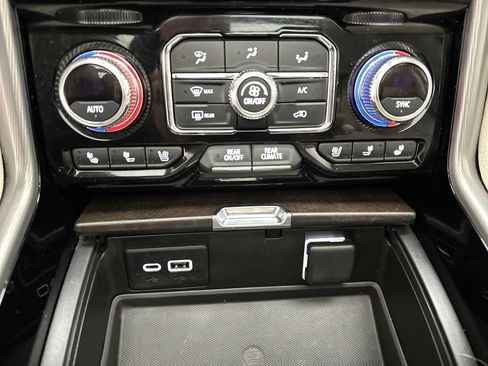 Used 2021 GMC Yukon XL Denali w/ Denali Premium Package image 41