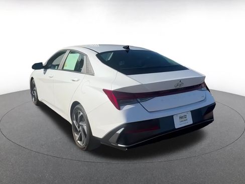 Used 2025 Hyundai Elantra Limited image 16