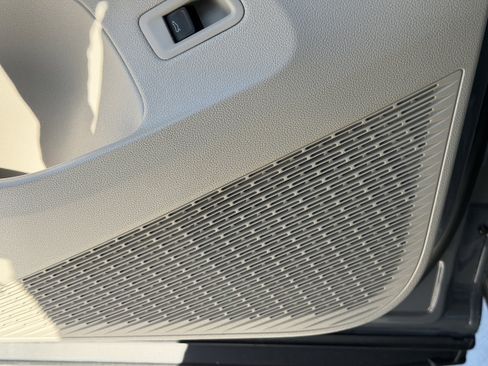 New 2026 Volkswagen Atlas SE image 17