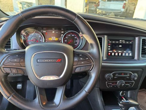Used 2018 Dodge Charger SXT image 9