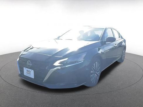 Used 2025 Nissan Altima 2.5 SV image 7