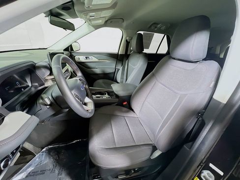 Used 2025 Ford Explorer Active image 18