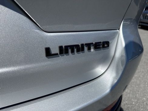 Used 2024 Jeep Grand Cherokee Limited w/ Black Appearance Package image 33