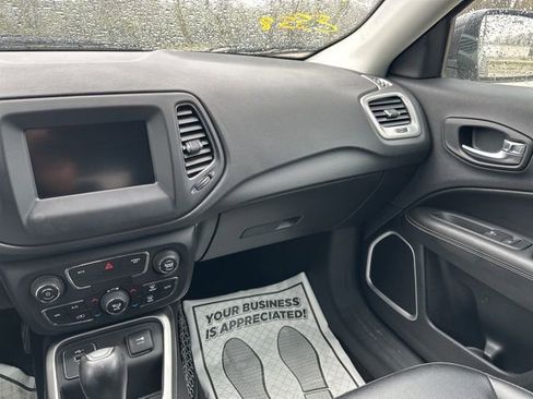 Used 2019 Jeep Compass Latitude image 5