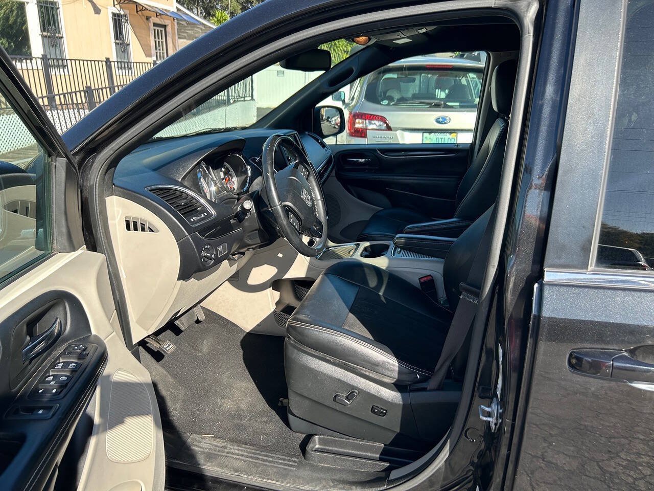 Used 2019 Dodge Grand Caravan SXT FWD image 7