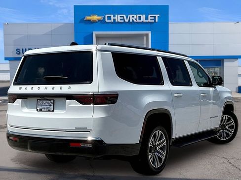 Used 2024 Jeep Wagoneer L Series II RWD image 2
