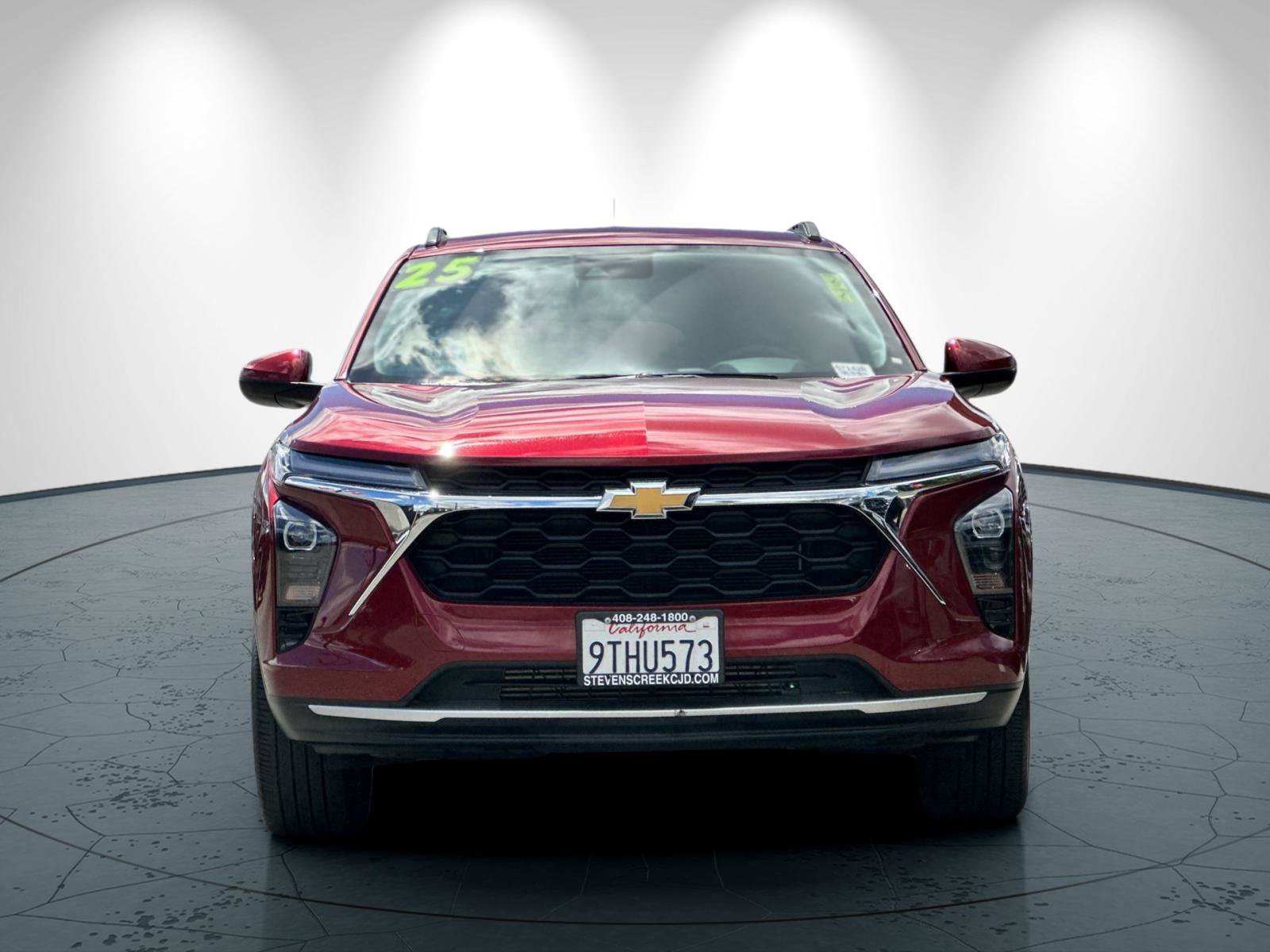 Used 2025 Chevrolet Trax LT w/ LT Convenience Package FWD image 9