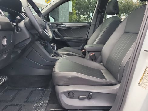 Used 2023 Volkswagen Tiguan SE R-Line FWD image 16