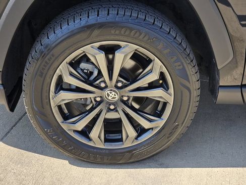 Certified 2022 Toyota RAV4 XLE Premium AWD/4WD image 8