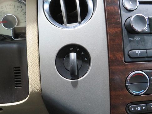 Used 2012 Ford Expedition XLT image 25