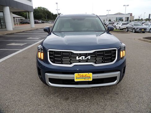 Used 2024 Kia Telluride S w/ S Sunroof Package FWD image 2