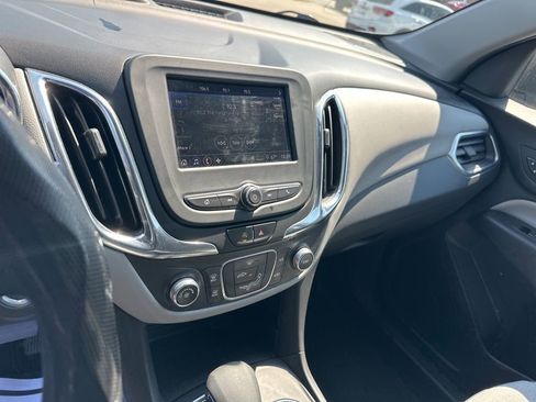 Used 2022 Chevrolet Equinox LS w/ LS Convenience Package image 11