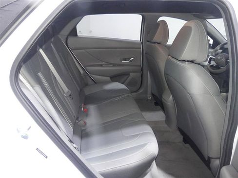 Used 2022 Hyundai Elantra SEL FWD image 27