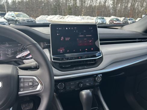 Used 2024 Jeep Compass Limited image 16