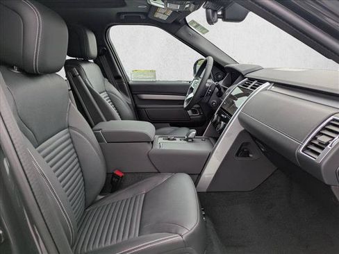 New 2025 Land Rover Discovery Dynamic SE AWD/4WD image 17