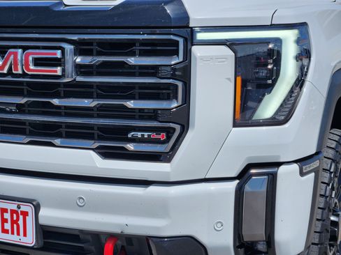 Used 2024 GMC Sierra 2500 AT4 w/ AT4 Premium Plus Package AWD/4WD image 8