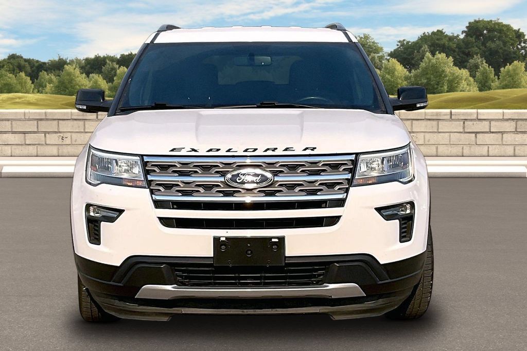 Used 2018 Ford Explorer XLT w/ Equipment Group 201A FWD image 3