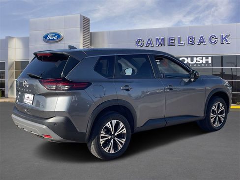 Used 2022 Nissan Rogue SV image 5