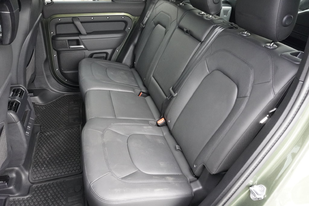 New 2026 Land Rover Defender 110 X-Dynamic SE AWD/4WD image 30