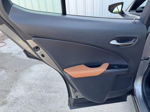 Used 2021 Lexus UX 200 image 39