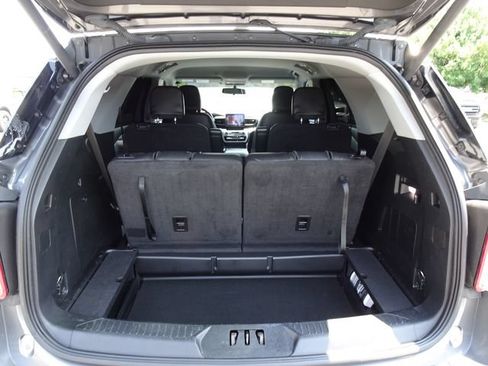 Used 2022 Ford Explorer XLT w/ Equipment Group 202A RWD image 28