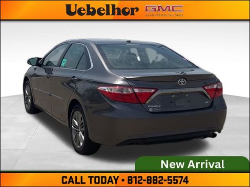 Used 2017 Toyota Camry SE w/ Moonroof Package FWD image 4