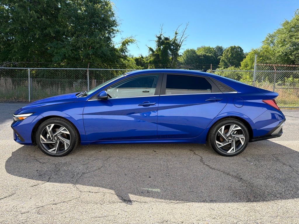 Used 2024 Hyundai Elantra Limited FWD image 5