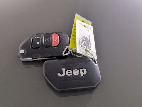 Used 2021 Jeep Wrangler Unlimited Sahara w/ Cold Weather Group AWD/4WD image 30