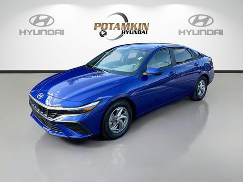 Certified 2024 Hyundai Elantra SE image 1