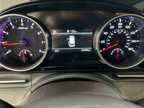 Used 2024 Kia Carnival EX FWD image 7