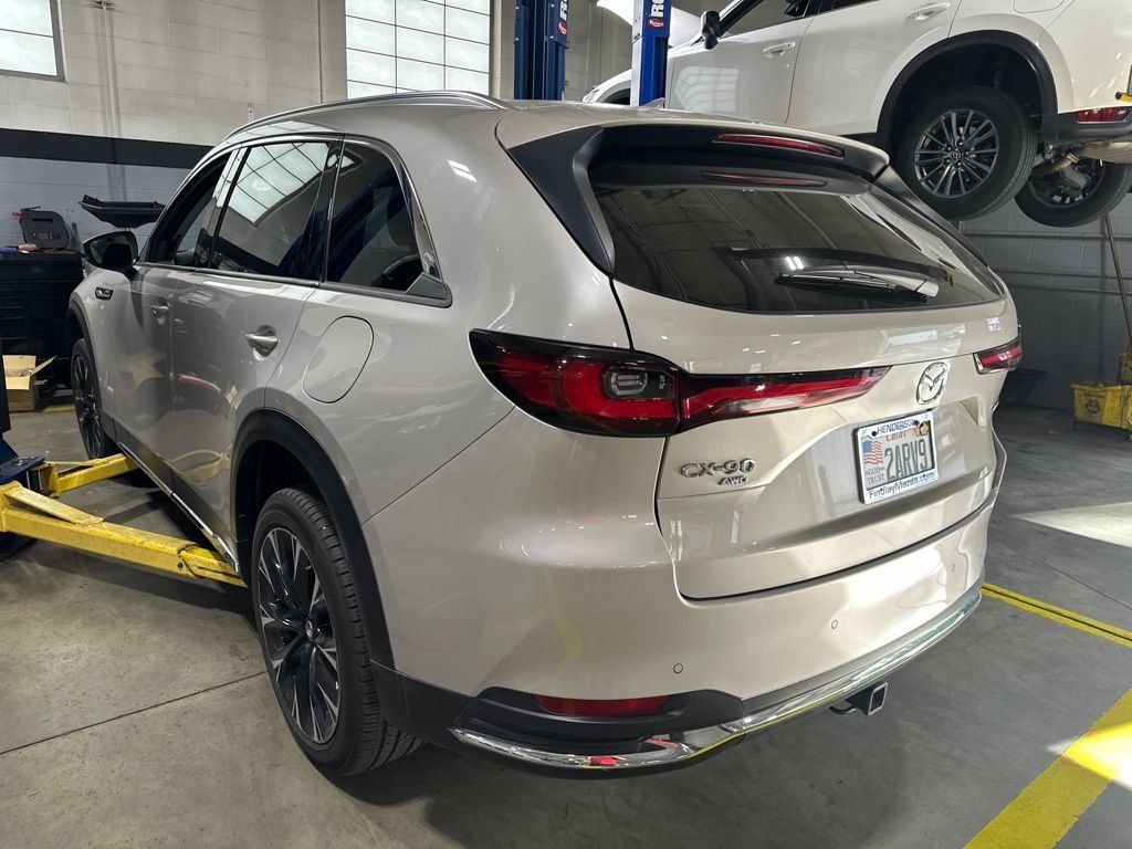 Used 2024 MAZDA CX-90 Plug-In Hybrid w/ Premium Pkg AWD/4WD image 5