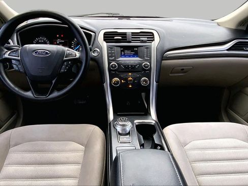 Used 2017 Ford Fusion SE FWD image 15