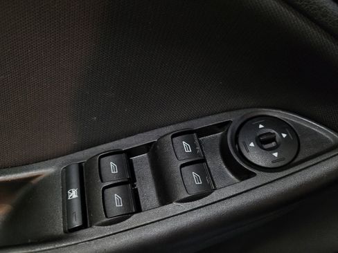 Used 2017 Ford Focus SE w/ Cold Weather Package FWD image 27