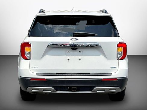 Used 2020 Ford Explorer XLT w/ Equipment Group 202A AWD/4WD image 5
