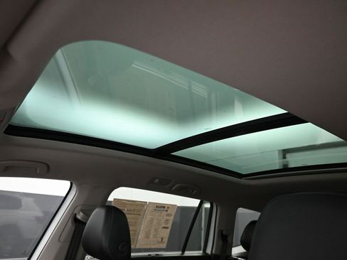 Used 2018 Volkswagen Atlas SEL Premium image 26