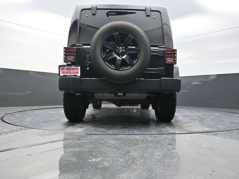 Used 2015 Jeep Wrangler Unlimited Sahara image 32