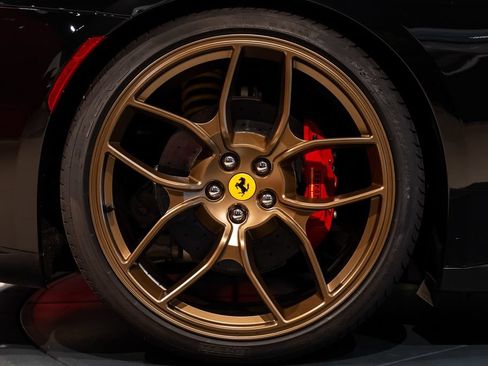 Used 2018 Ferrari GTC4Lusso AWD/4WD image 15