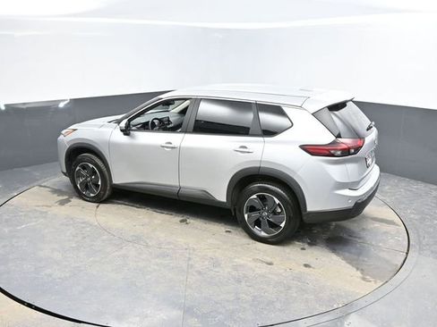 Used 2024 Nissan Rogue SV image 39