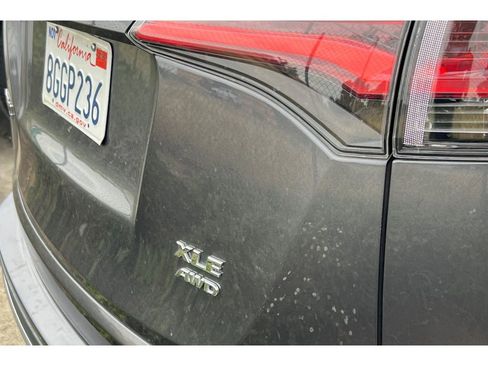 Used 2018 Toyota RAV4 XLE image 7