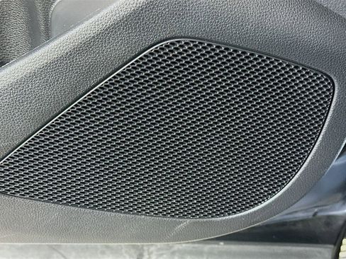 Used 2025 Toyota Corolla Cross XLE image 19