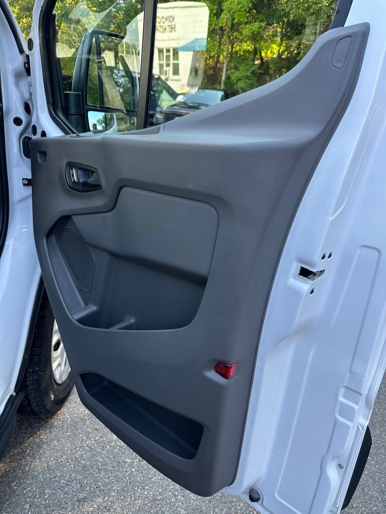 Used 2024 Ford E-Transit Low Roof RWD image 25