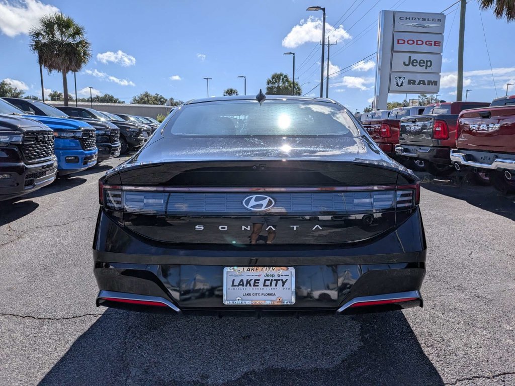 Used 2025 Hyundai Sonata SEL FWD image 4