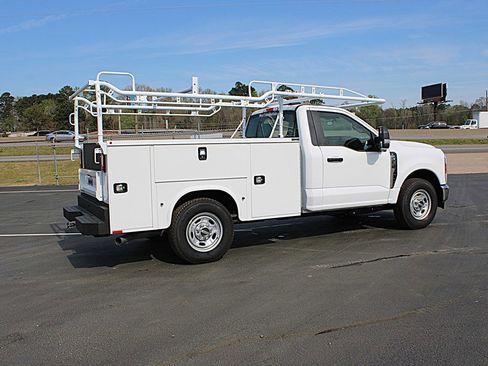 Used 2025 Ford F250 XL w/ XL Chrome Package image 4