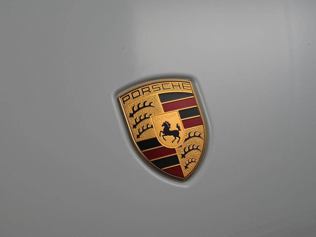 Certified 2026 Porsche Macan AWD/4WD image 13
