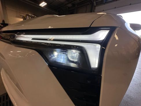Certified 2024 Chevrolet Blazer EV LT AWD/4WD image 31