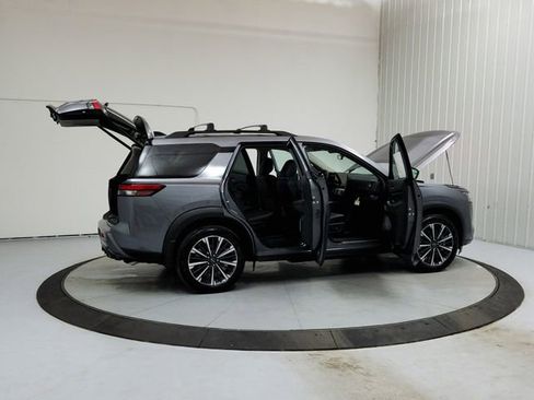 New 2026 Nissan Pathfinder Platinum FWD image 15