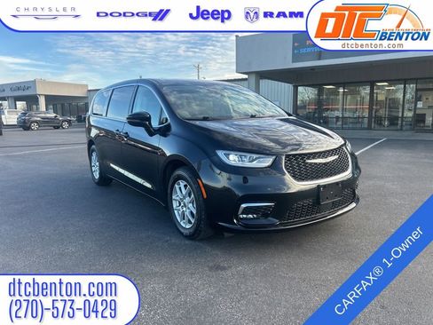 Used 2024 Chrysler Pacifica Touring-L image 1