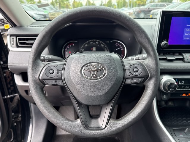 Used 2025 Toyota RAV4 XLE AWD/4WD image 12