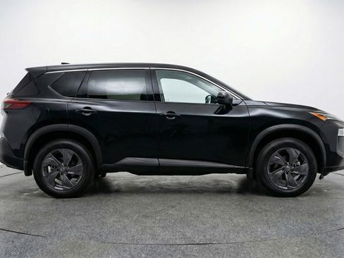 Used 2025 Nissan Rogue SV FWD image 11